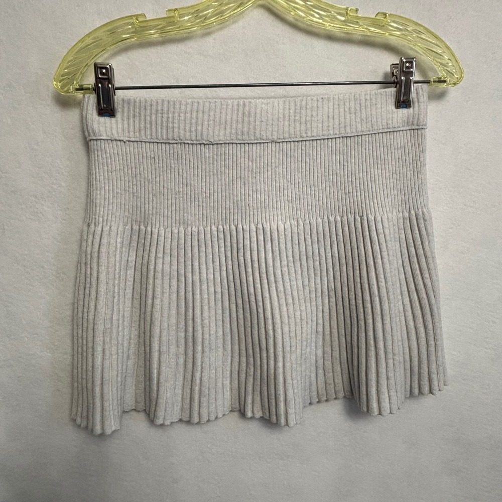 Aerie Light Gray Ribbed Knit Pleated Mini Academia Skirt Size Small Petite